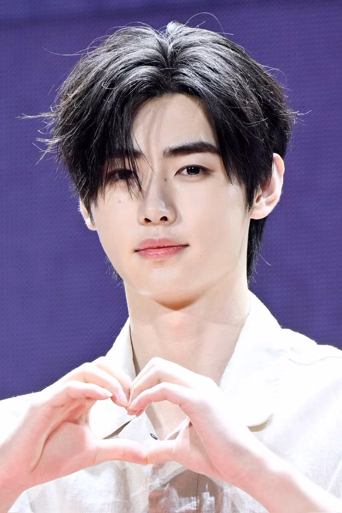 ENHYPEN ソンフン編】祝22歳！ “氷の王子様”ことエンハイプンSUNGHOONのビューティモーメント | ビューティ | ELLE ［エル デジタル］